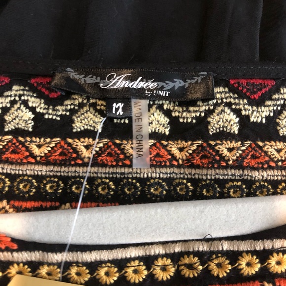 Andree by Unit embroidered Womens Black Short Sleeve Rayon top NWT fits 1x-3x - Picture 3 of 5